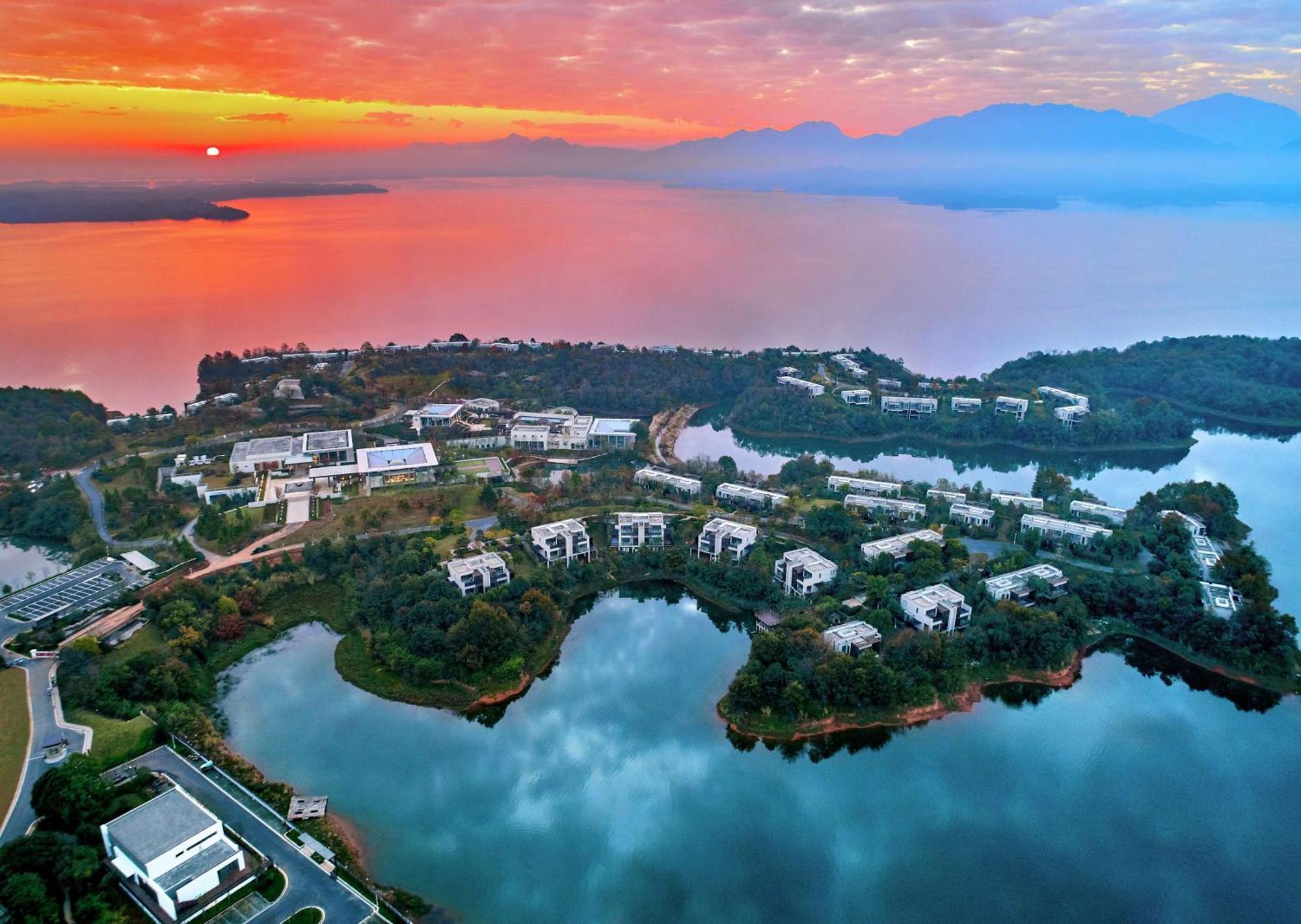Lushan West Sea Resort, Curio Collection By Hilton Jiujiang  Exterior foto